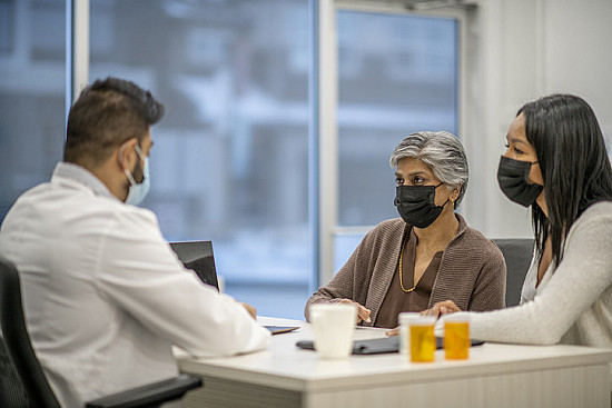 Taking an aging parent to the doctor? 10 helpful tips featured image