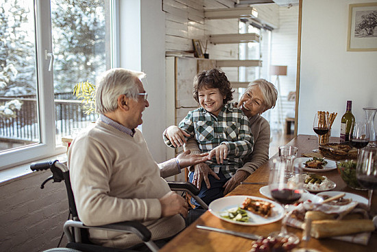 Caring for an aging parent? Tips for enjoying holiday meals featured image
