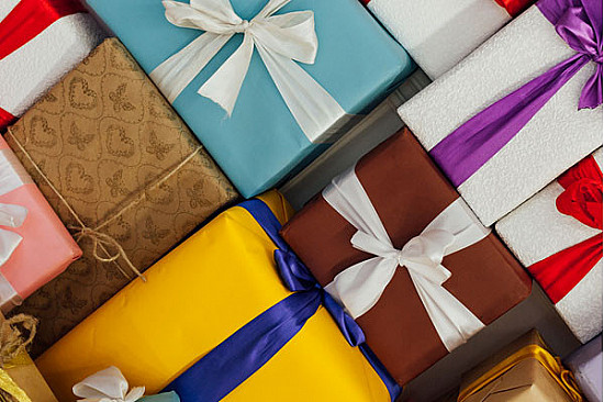 Gift giving for family or friends in assisted living featured image